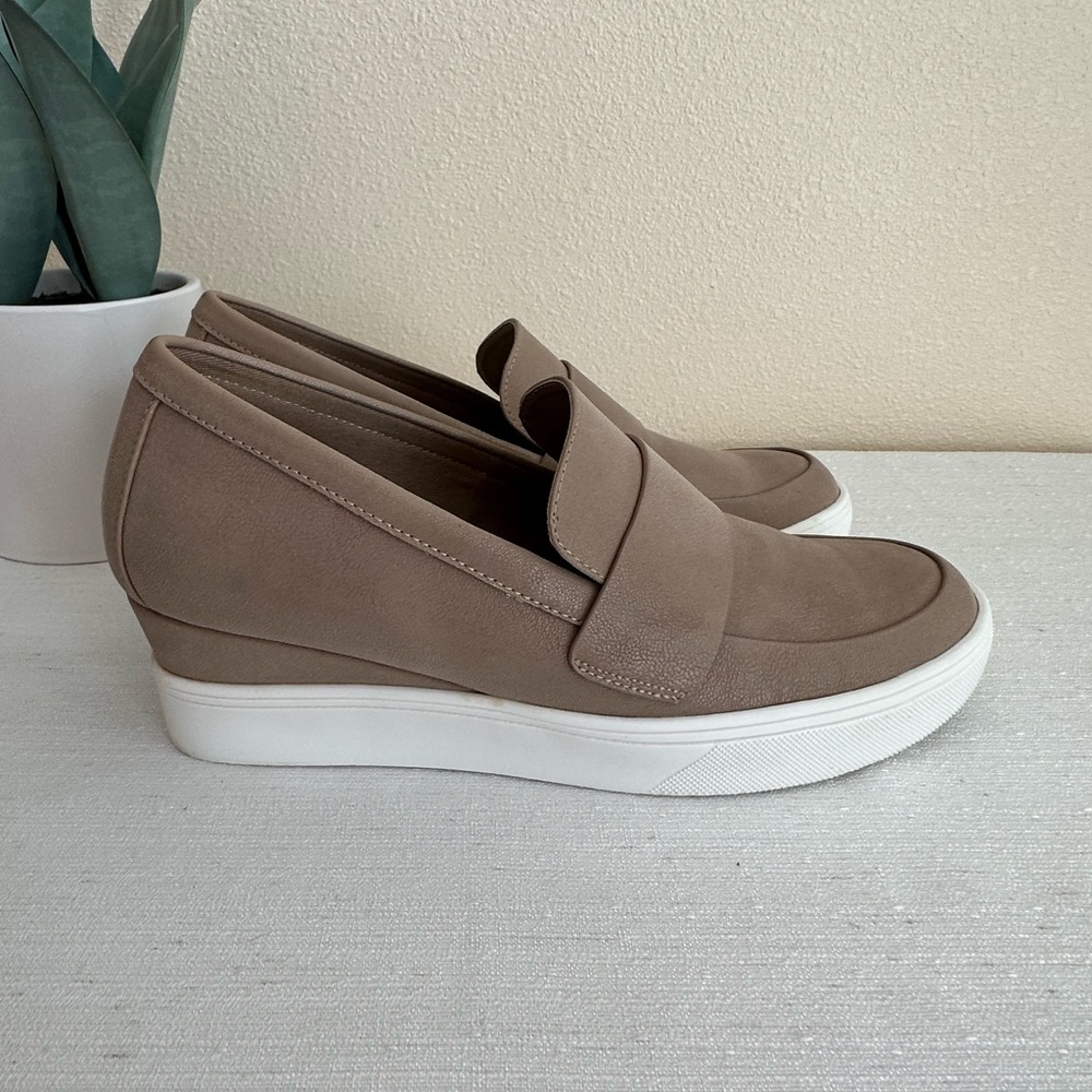 MIA Girl Beige Tan Faux Suede Low Wedge Slip On Platformed Loafers Woman’s 8.5M